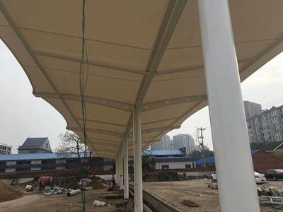 一站式解析 定制充電樁車棚、專業(yè)雨篷廠家、價(jià)格因素與膜結(jié)構(gòu)工程全流程